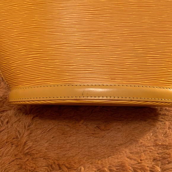 💯 Authentic LV Epi Leather Saint Jacques - Picture 8 of 16